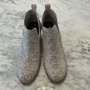 Tom’s Kallie wedge booties 7.5